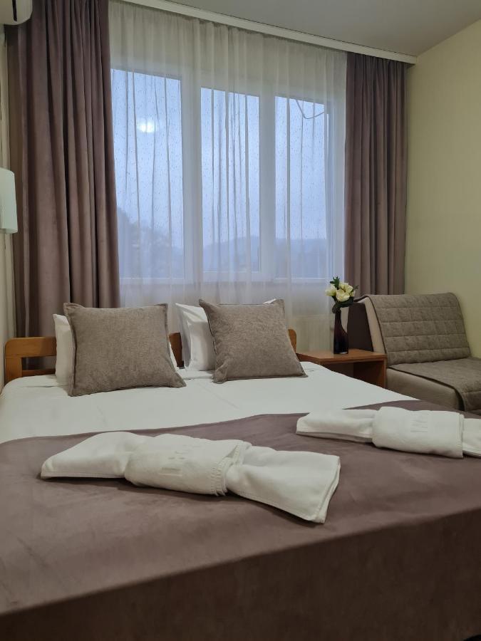 Garni Hotel Alma Pirot Exteriör bild