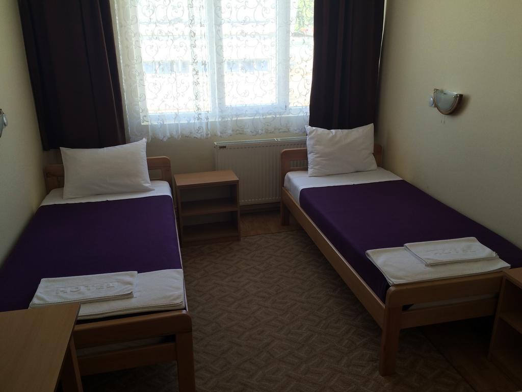 Garni Hotel Alma Pirot Rum bild