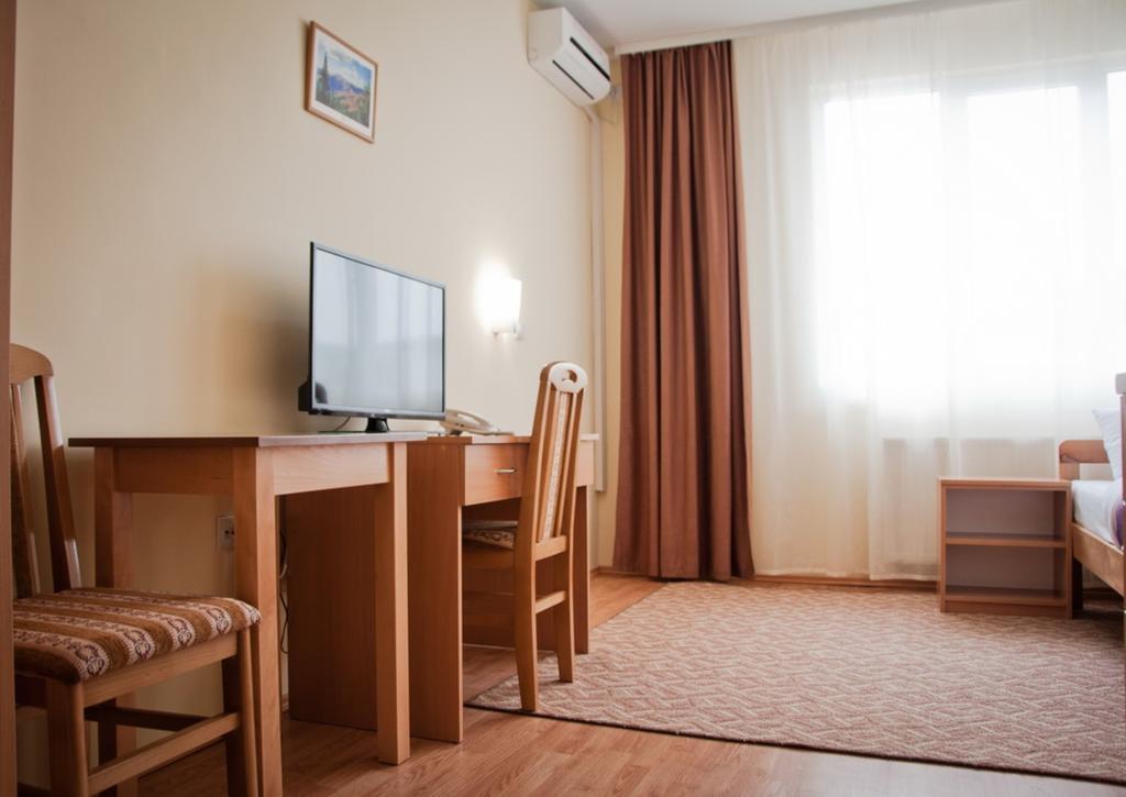Garni Hotel Alma Pirot Exteriör bild