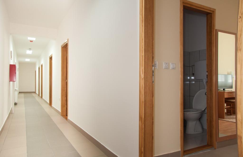 Garni Hotel Alma Pirot Exteriör bild