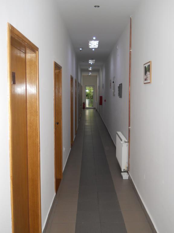 Garni Hotel Alma Pirot Exteriör bild