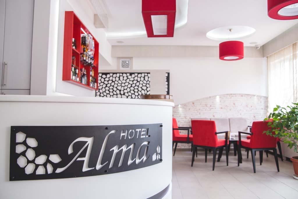 Garni Hotel Alma Pirot Exteriör bild