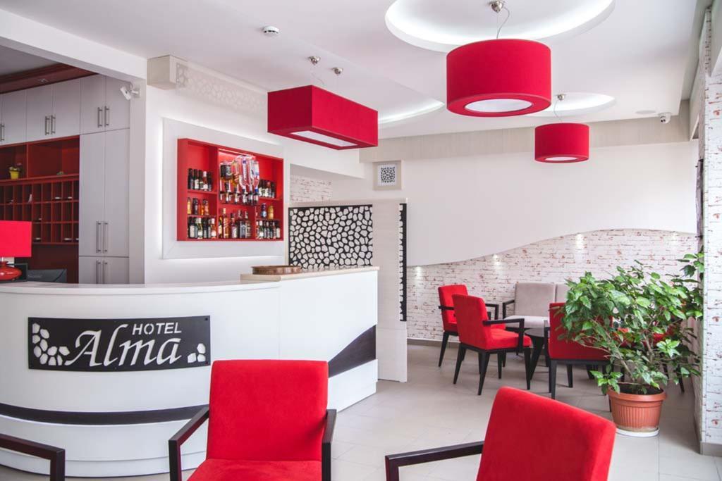 Garni Hotel Alma Pirot Exteriör bild