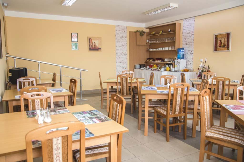 Garni Hotel Alma Pirot Exteriör bild