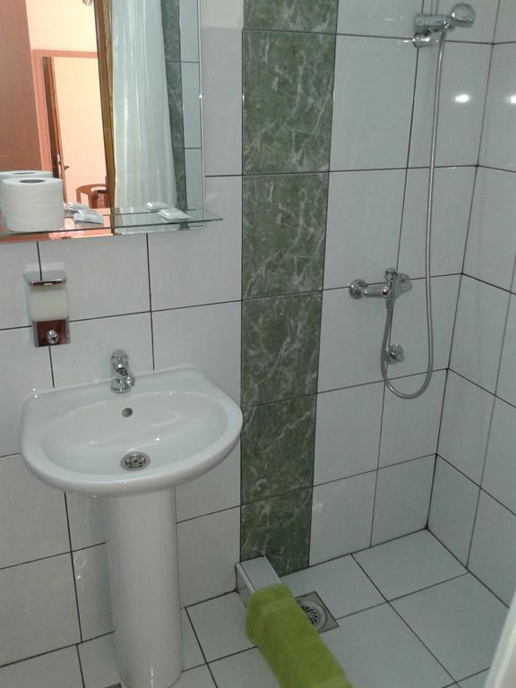 Garni Hotel Alma Pirot Rum bild