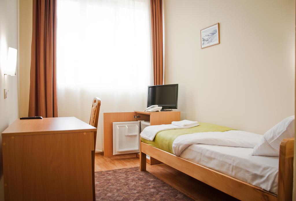 Garni Hotel Alma Pirot Rum bild