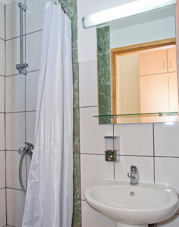 Garni Hotel Alma Pirot Rum bild