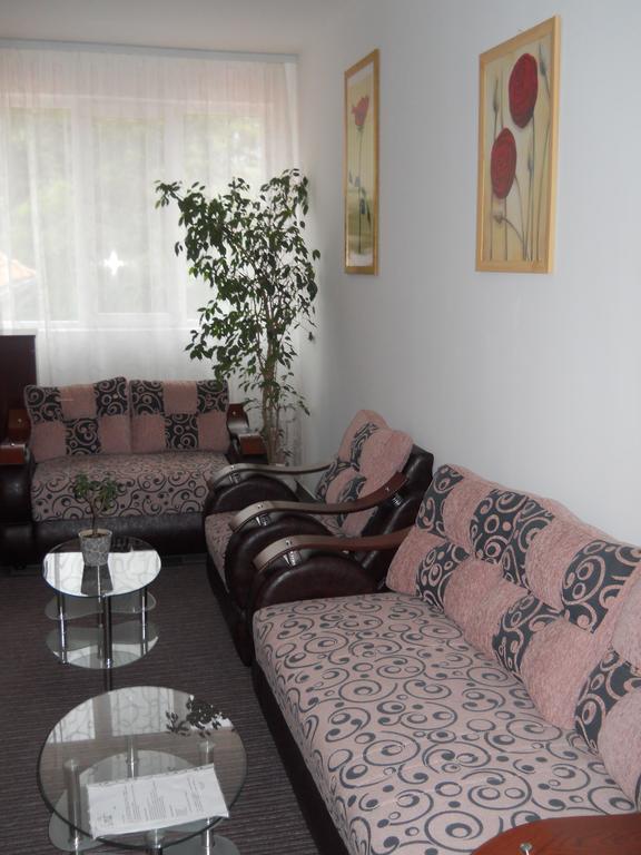 Garni Hotel Alma Pirot Exteriör bild