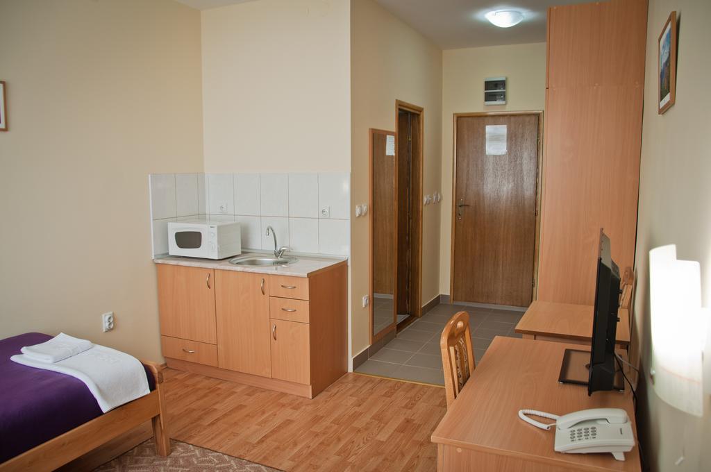 Garni Hotel Alma Pirot Rum bild