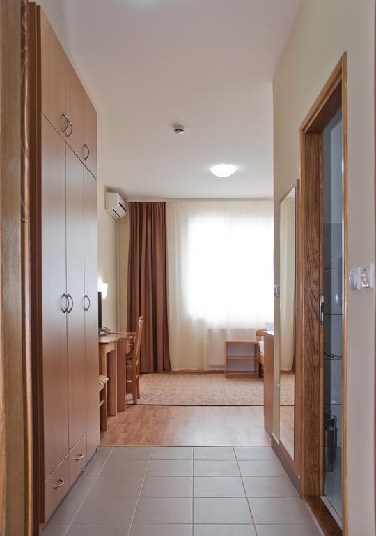 Garni Hotel Alma Pirot Exteriör bild