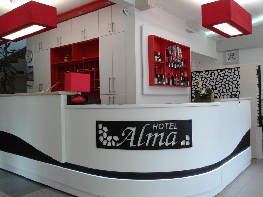 Garni Hotel Alma Pirot Exteriör bild