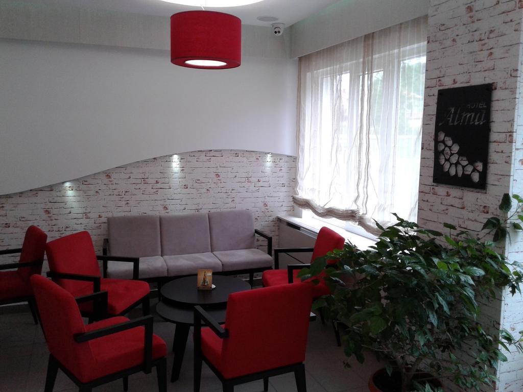 Garni Hotel Alma Pirot Exteriör bild