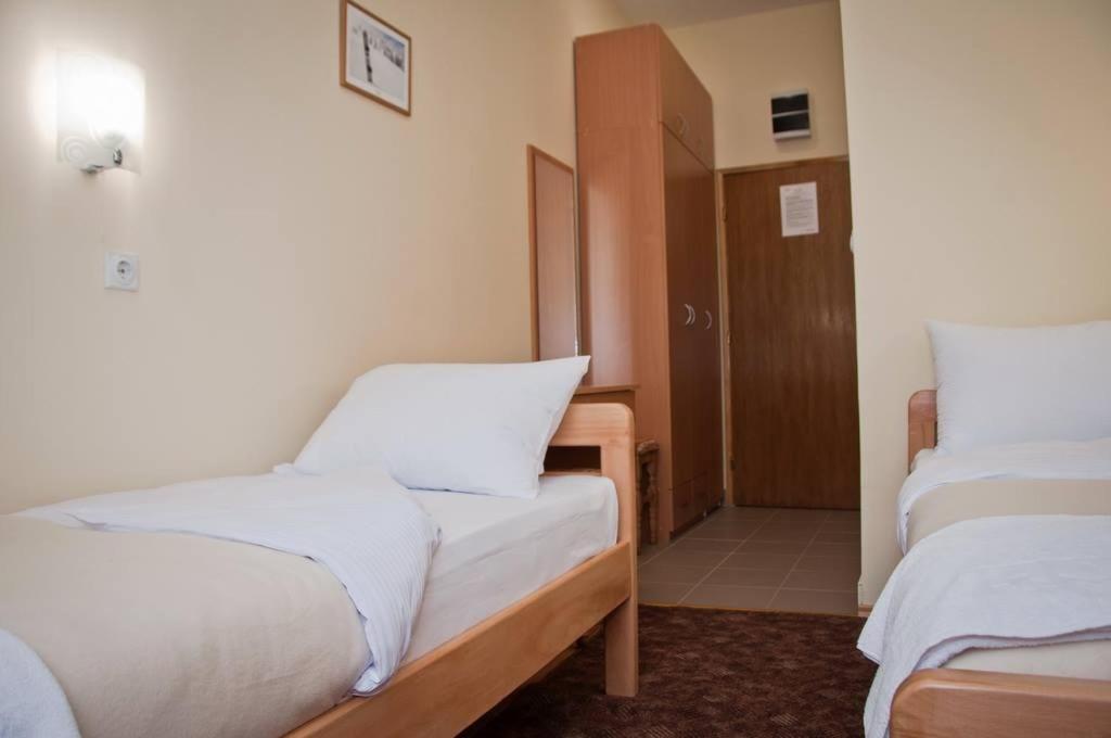 Garni Hotel Alma Pirot Exteriör bild