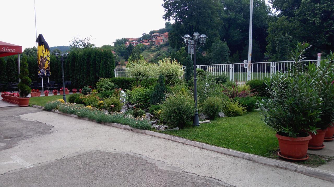 Garni Hotel Alma Pirot Exteriör bild