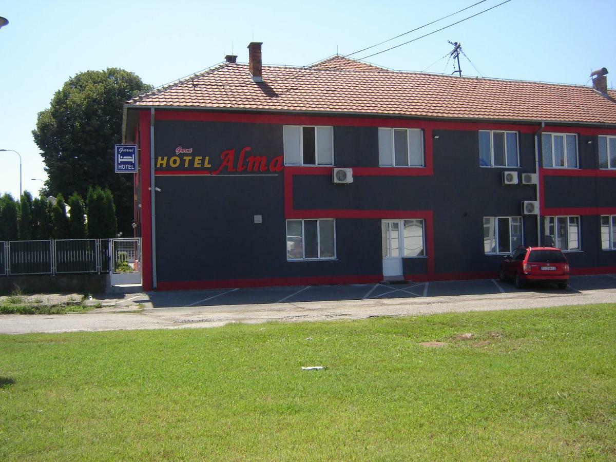 Garni Hotel Alma Pirot Exteriör bild