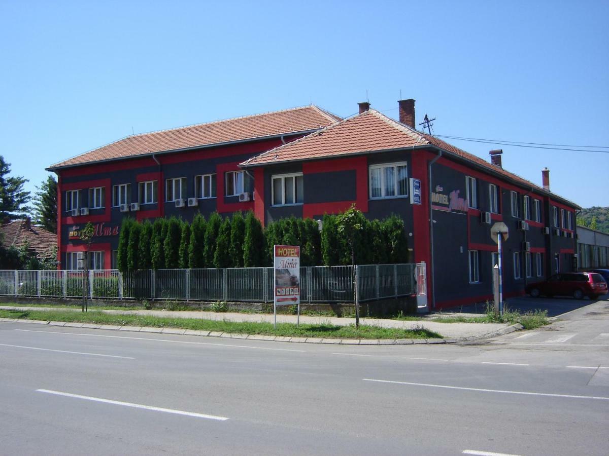 Garni Hotel Alma Pirot Exteriör bild