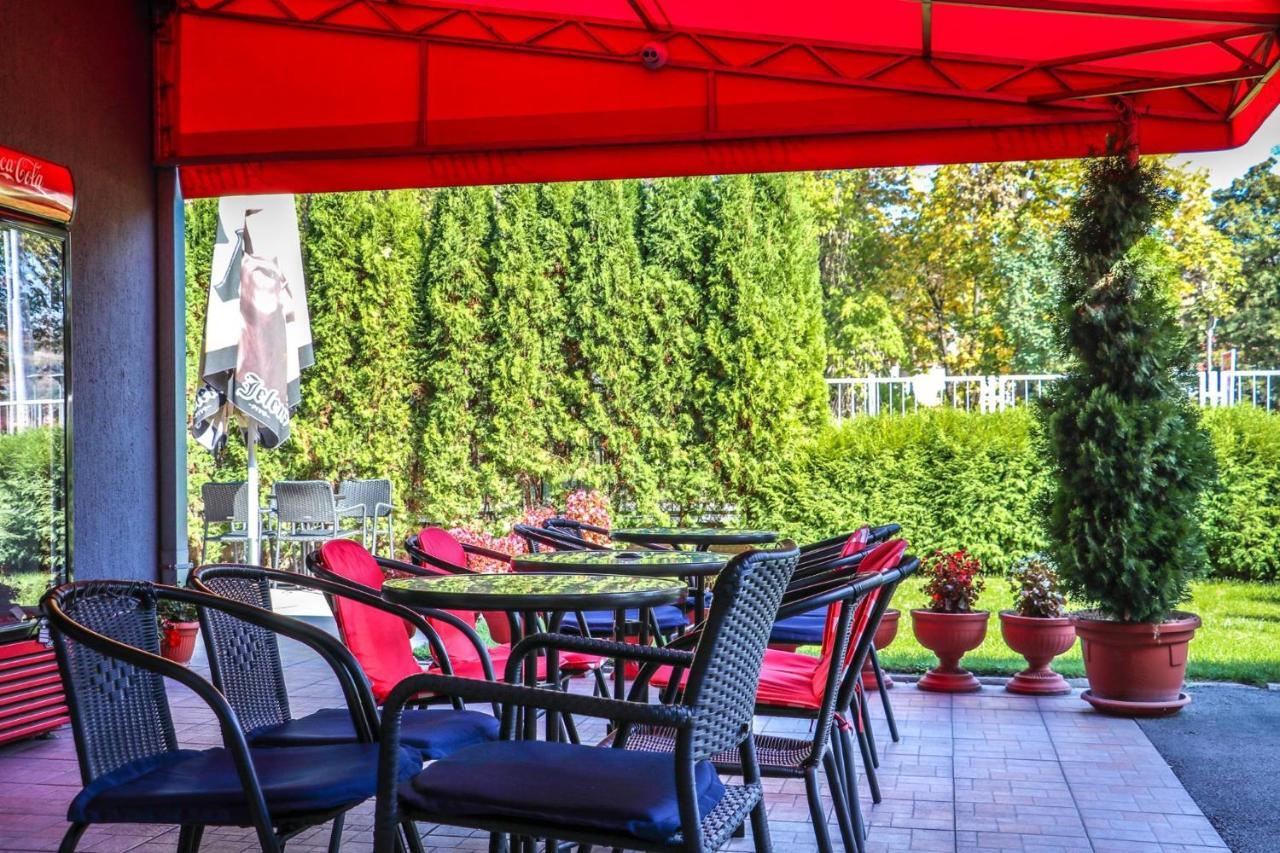 Garni Hotel Alma Pirot Exteriör bild