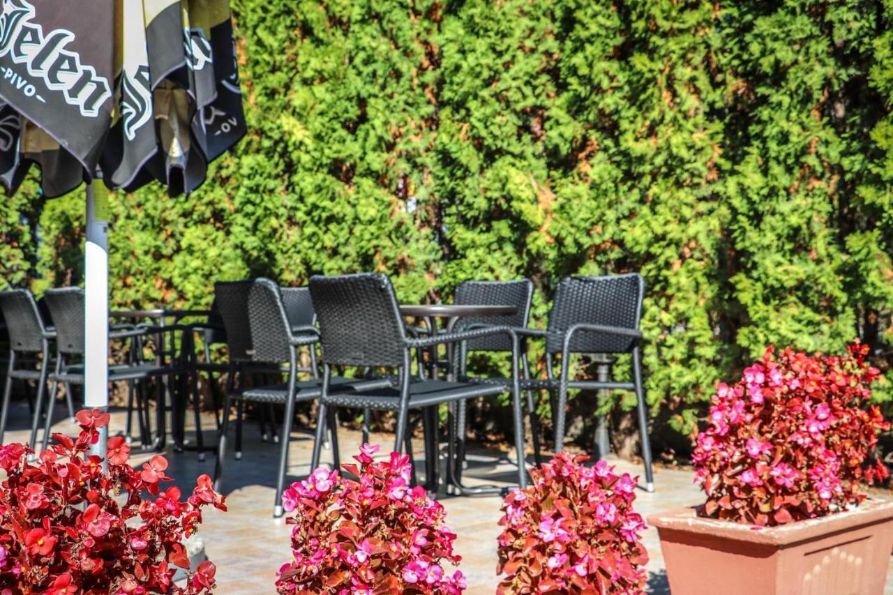 Garni Hotel Alma Pirot Exteriör bild